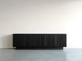 Dielenschränke aus Holzwerkstoff 200 x 42 x 78 cm - Schwarz - Moderner Stauraumschrank mit 5 geriffelten Türen und Sockel